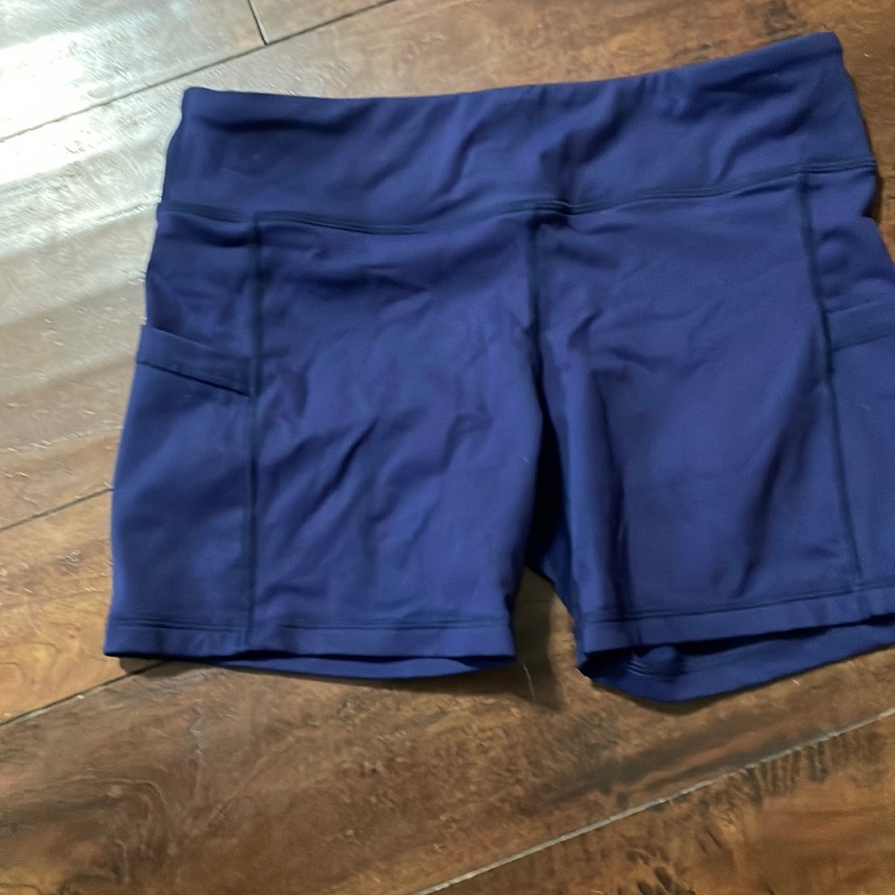Blue 3 inch seam workout shorts with pockets